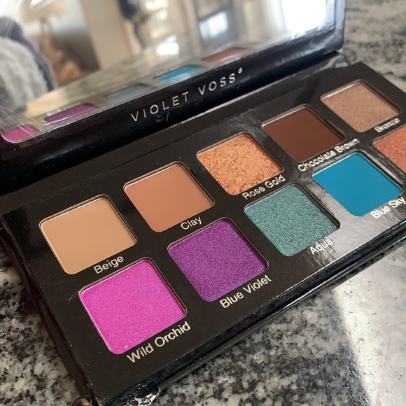 Brand New VIOLET VOSS Essentials 2 Pro Series Eyeshadow Palette (Never Used) - Picture 2 of 8